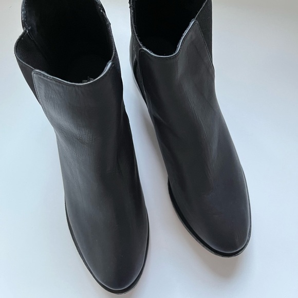 American Apparel Black Chelsea Boot - Picture 6 of 7